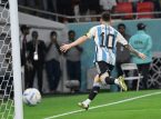 Si Leo Messi ay nakapuntos ng hat-trick at sinira ang World Cup record sa pamamagitan ng kontrobersya sa red card