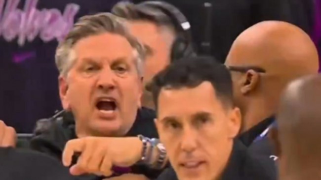 Ang coach ng Minnesota Timberwolves ay binigyan ng $ 35,000 dahil sa hindi naaangkop na pananalita