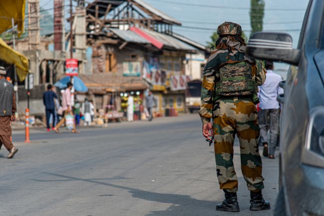 Kaguluhan sa rehiyon ng Kashmir na pinangangasiwaan ng Pakistan, kumitil na ngayon ng 24 na buhay