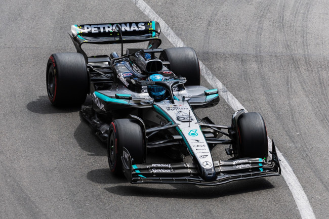 Nakamit ni George Russell ang pole position sa Austria matapos bumagsak si Verstappen, umiwas sa double-yellow penalty