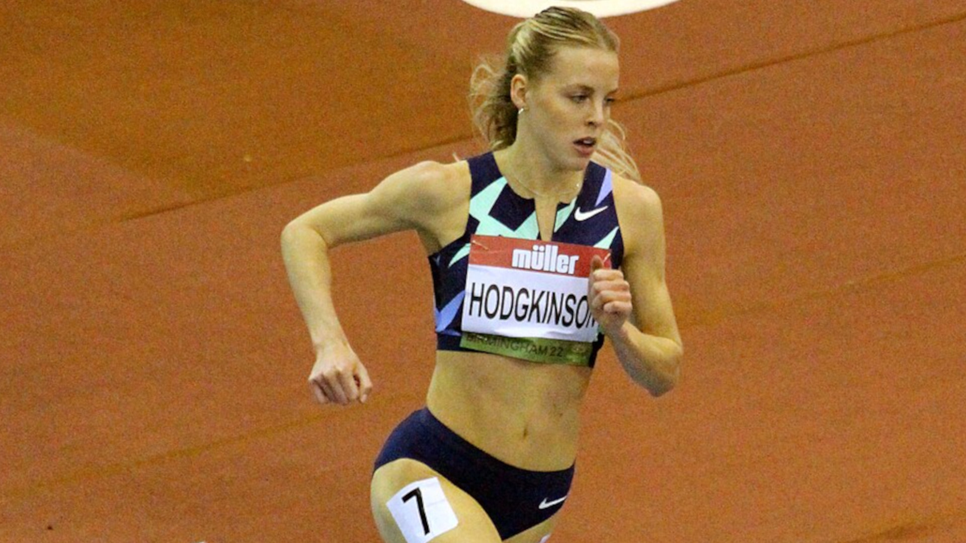 Si Keely Hodgkinson ang pinakamabilis na tumakbo sa unang round ng 800m sa Birmingham, naghahangad ng ikatlong sunod na European title