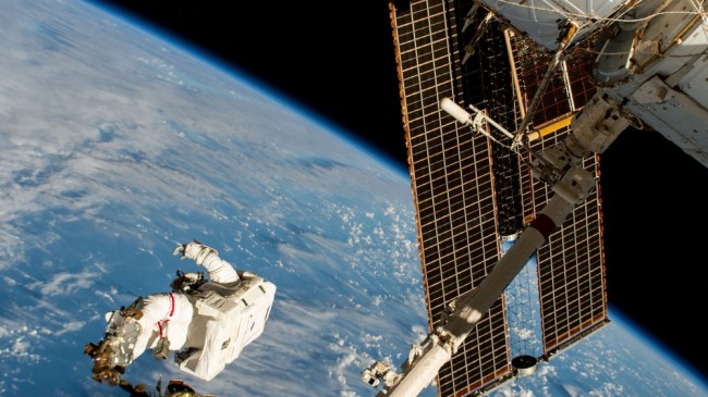 Tinitimbang ng NASA ang maagang pagbabalik mula sa ISS matapos ang pag-aalala sa medikal na astronaut