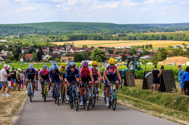 Galit ang mga tagahanga ng siklista sa France TV dahil hindi nito ipinalabas nang buo ang Tour de France Femmes