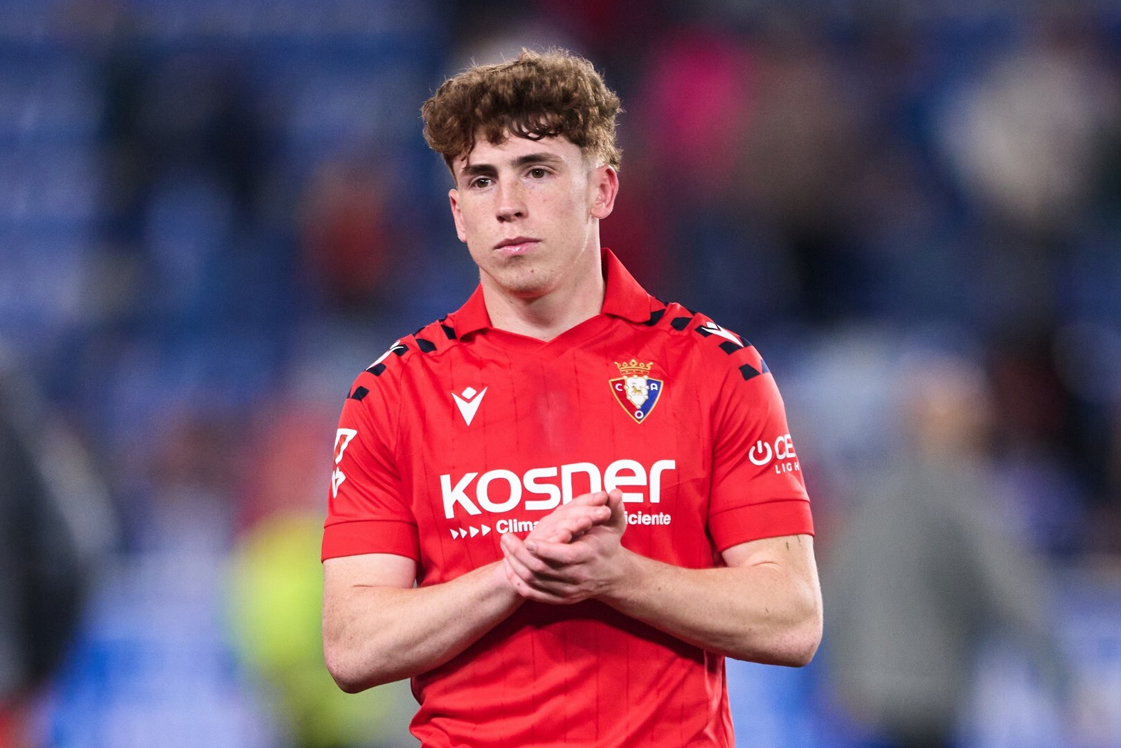 Ang Spanish winger na si Víctor Muñoz ang unang pag-sign ng Liverpool sa Iraola
