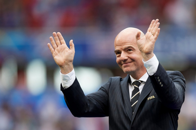 Binabayaran ni FIFA President Gianni Infantino ang mga bansa upang suportahan ang kanyang plano na i-privatize ang bahagi ng World Cup