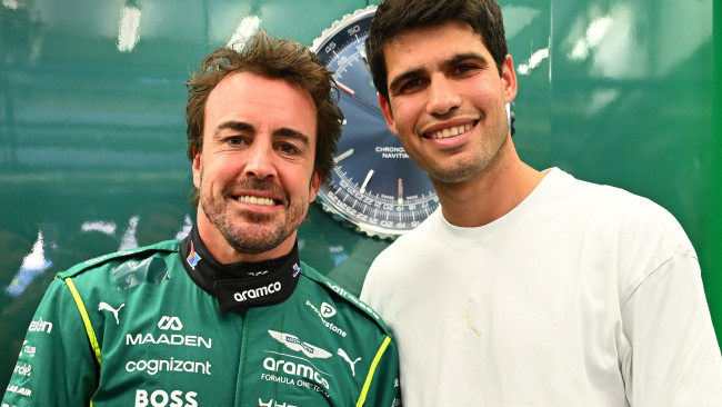 Binisita ni Carlos Alcaraz ang kanyang mga kababayan na sina Fernando Alonso at Carlos Sainz sa mga pagsubok sa F1 Bahrain