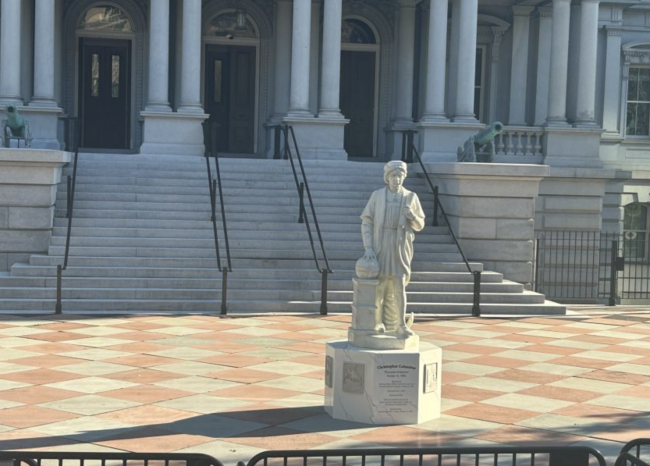 Ang White House ay nag-install ng isang rebulto ni Christopher Columbus: "Ang orihinal na bayani ng Amerika"