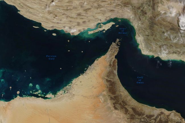 BREAKING: Dalawang karagdagang container ship sa Strait of Hormuz, pinaputukan