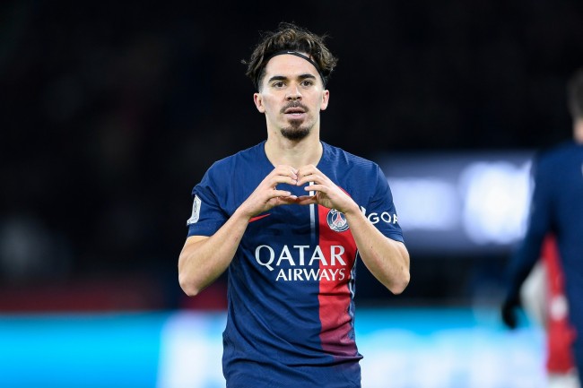 Ang pagkatalo ng PSG sa Lyon ay nangangahulugang ang lahi ng pamagat ng Ligue 1 kasama si Lens ay bukas pa rin