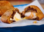 Ang kakaibang hitsura ng croissant na ito ay ang pinakabagong viral food craze ng Thailand