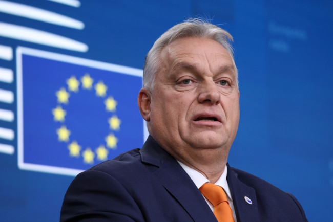 Hinarang ng Hungary ang mga bagong parusa sa Russia at € 90 bilyong pautang sa Ukraine bago ang ika-4 na anibersaryo ng digmaan