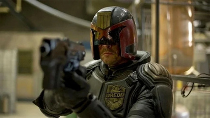 Karl Urban ay interesado na bumalik sa papel na ginagampanan ng Dredd
