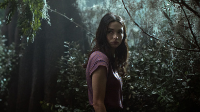 Naramdaman ni Crystal Reed ang presyon ng paglalaro ng Swamp Thing ni Abby Arcane