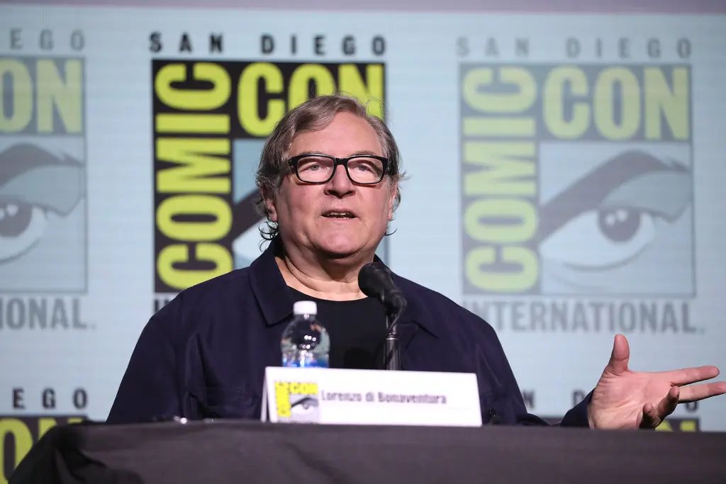 Ang producer na si Lorenzo di Bonaventura habang nagsasalita sa San Diego Comic-Con